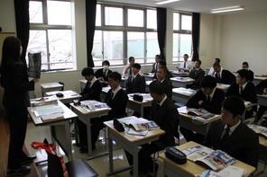 1年生、職業人と語る会開催