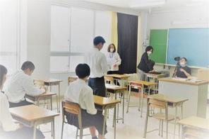 学校案内の写真撮影が行われました