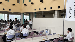 大学食堂を利用できるようになりました。