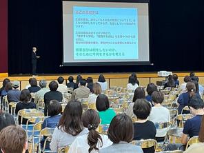 宗祖降誕会・学級懇談会が行われました。