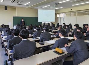 【商業科】岐聖大　経済情報学部　模擬講義（１・２商業科）を受講